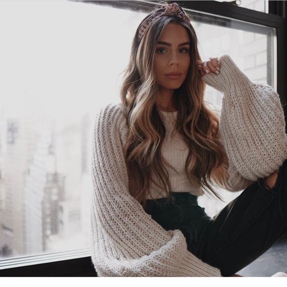 ZARA ribbed top with contrasting balloon sleeves. - Picture 1 of 7